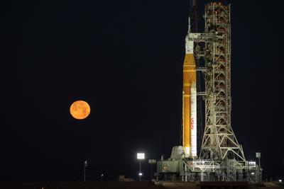 Moonrise behind SLS at Pad 39B